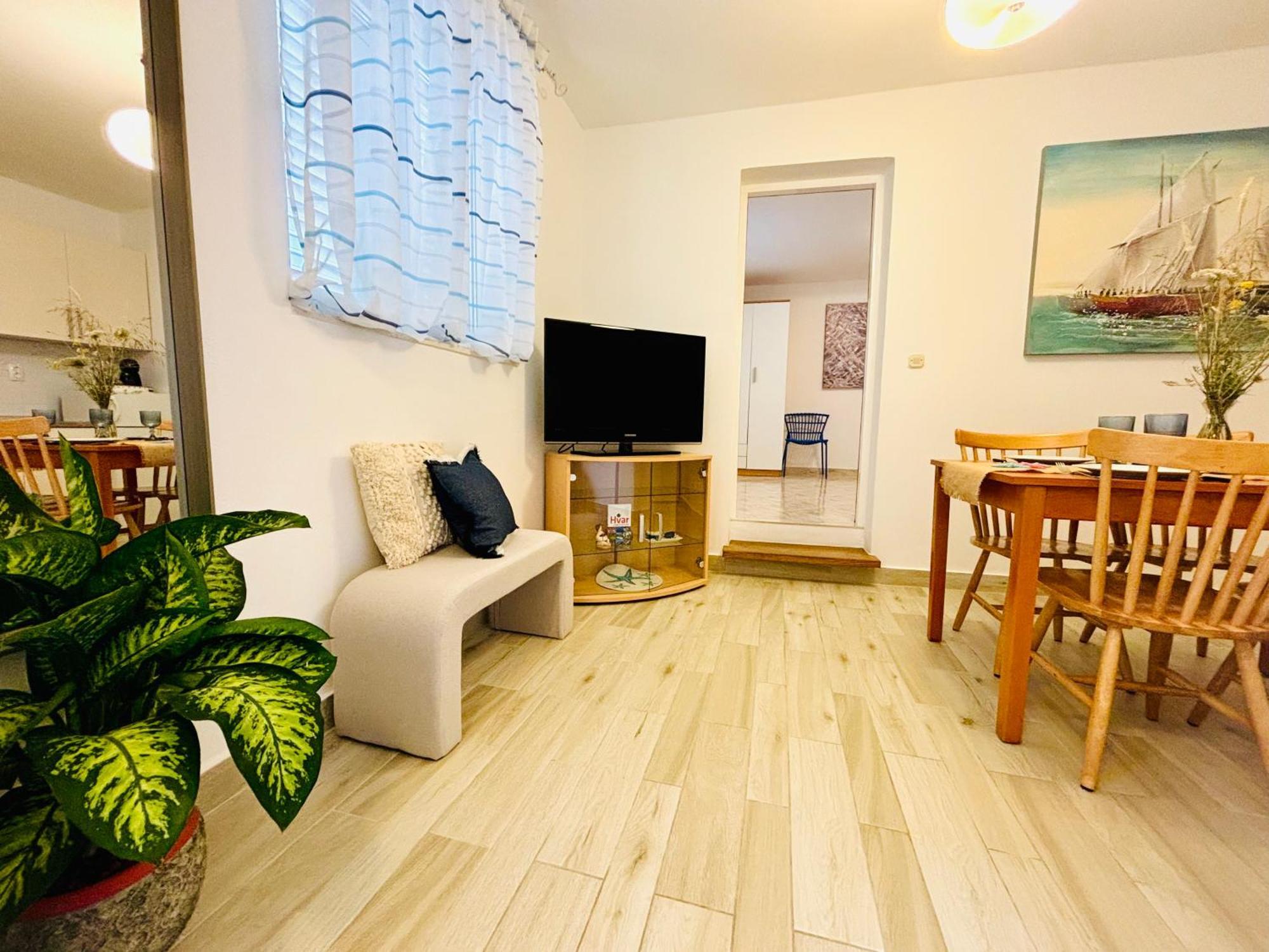 Apartment Sunny Elza 2 Hvar Town Esterno foto